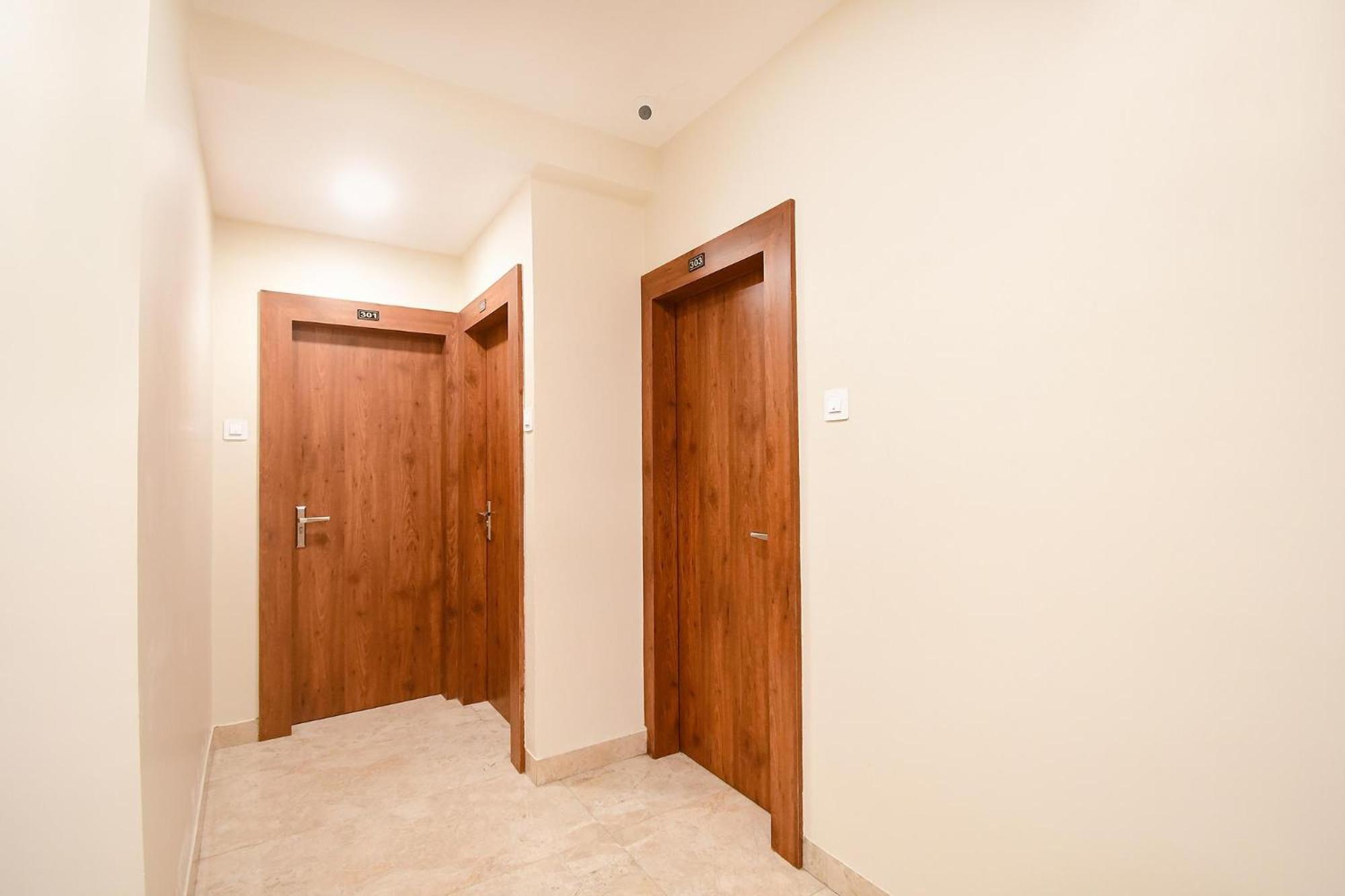 Hotel Fabhotel Dreamworld Residency