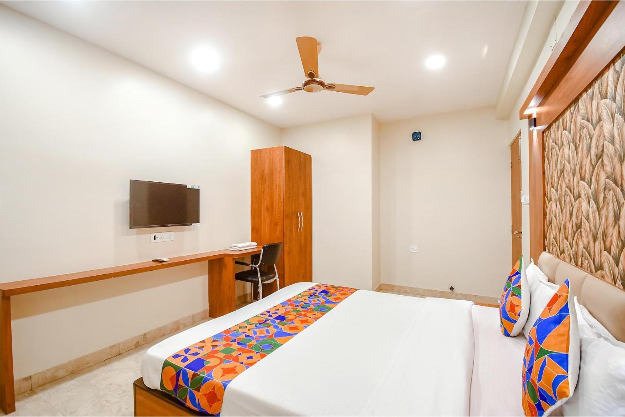 Hotel Fabhotel Dreamworld Residency