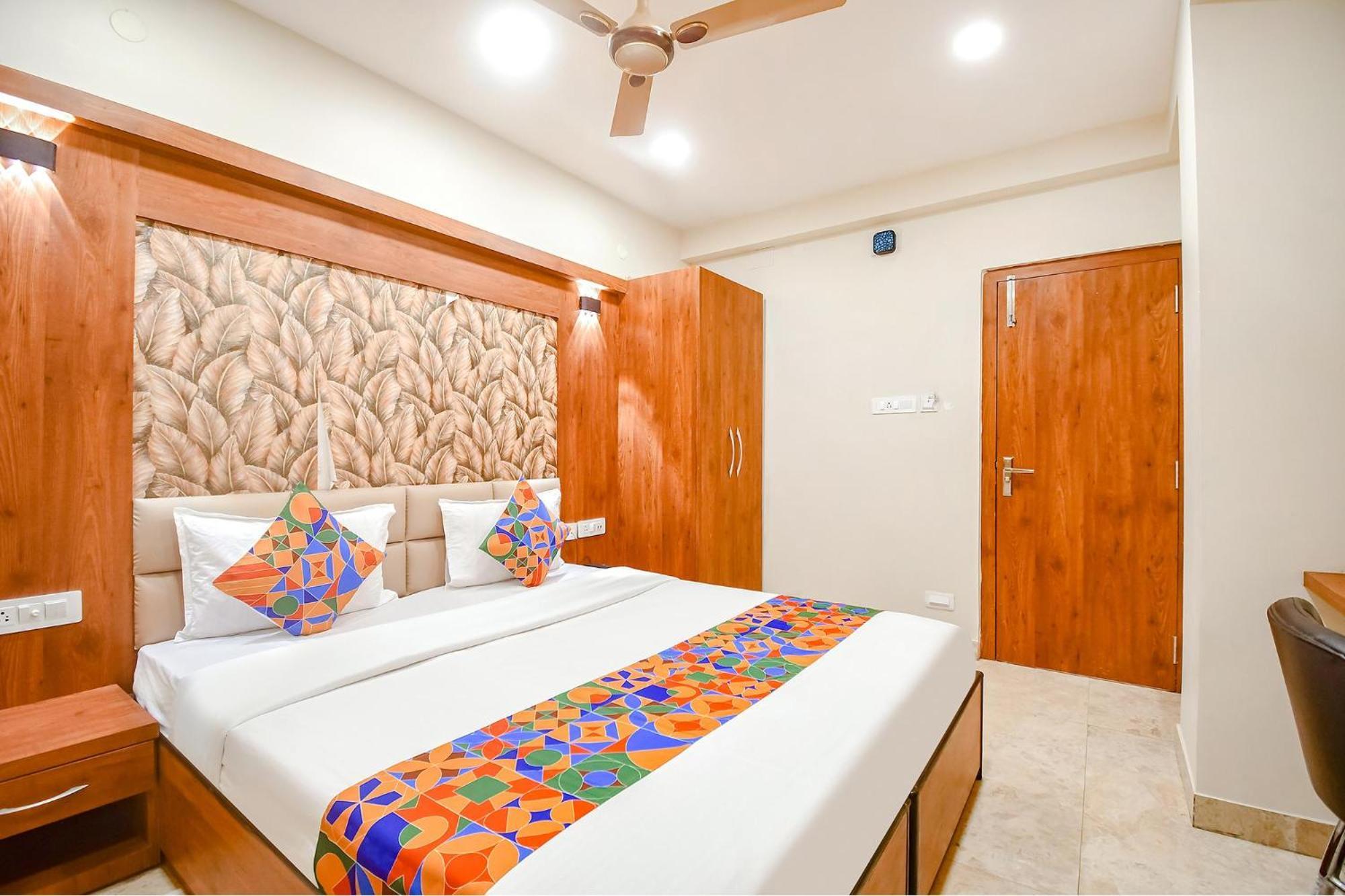 Hotel Fabhotel Dreamworld Residency