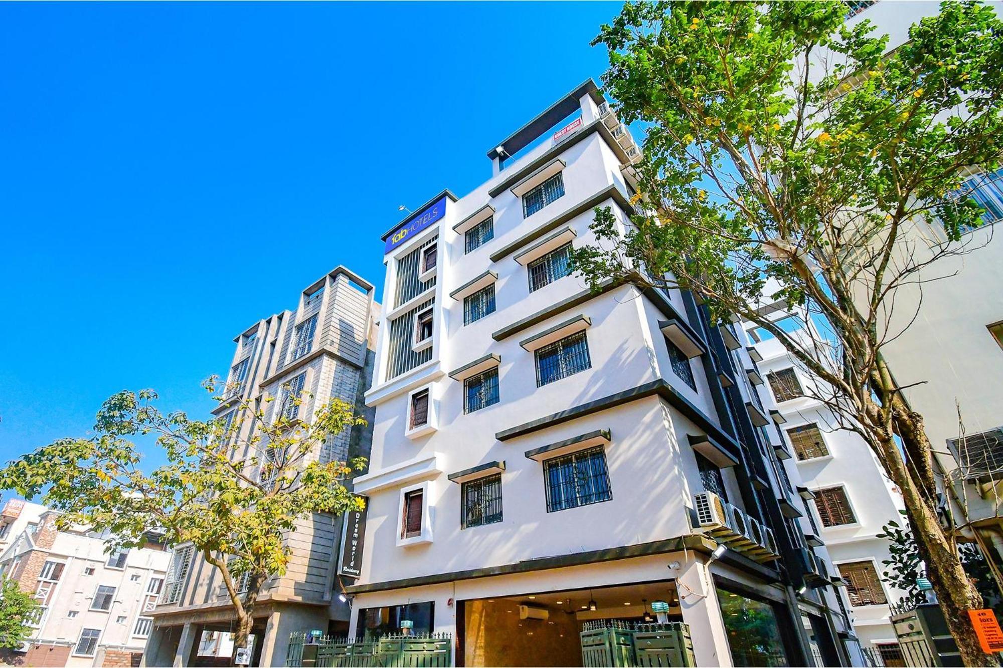 Fabhotel Dreamworld Residency 3*
